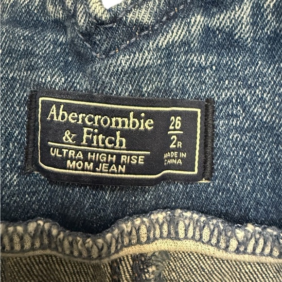 Abercrombie & Fitch Blue Ultra High Rise Mom Jeans Size - Picture 5 of 5